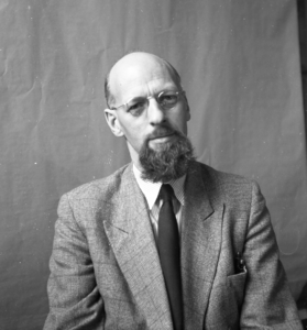 856532 Portret van H.M. van Dokkum, leraar tekenen aan de Rijks Hogere Burgerschool (Rijks HBS, Kruisstraat 1) te Utrecht.